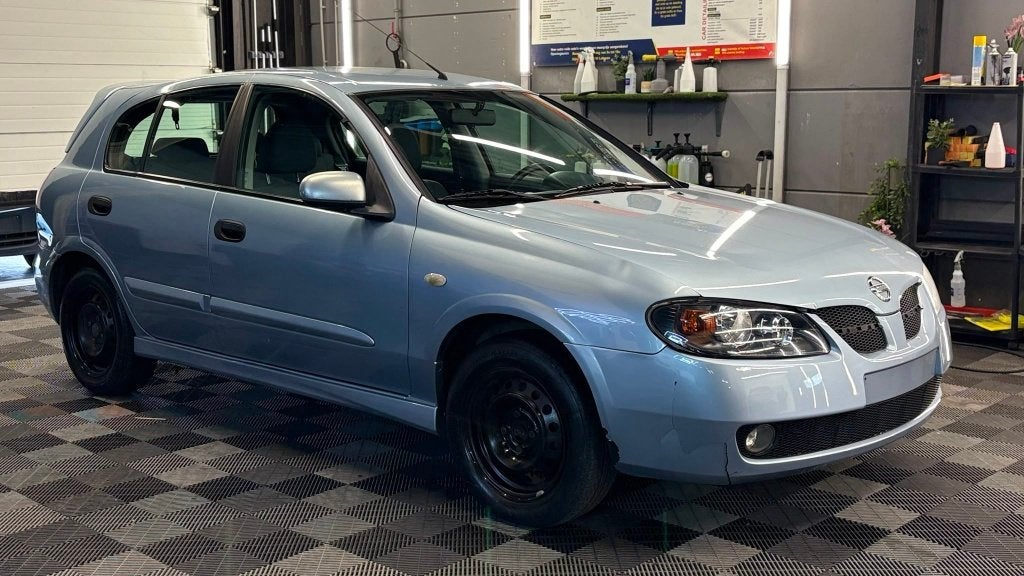 Nissan almera BENZINE bj2006 MANUEEL 198000KM 5DEURS, Auto's, Almera, 4 deurs, 1497 cc, Airbags