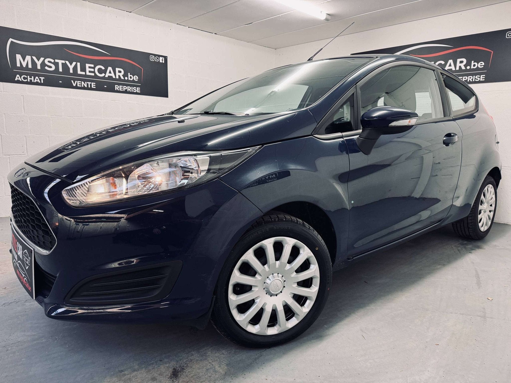 Ford Fiesta 1.25i Ambiente, AIRCO, Garantie 1 An (bj 2017), Auto's, Voorwielaandrijving, Stof, Gebruikt, Blauw