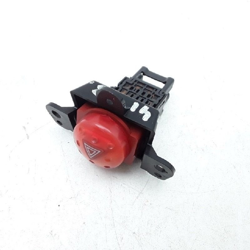 COMMUTATEUR DE FEUX DE DETRESSE Nissan Almera Tino (V10M), Autos : Pièces & Accessoires, Tableau de bord & Interrupteurs, Nissan