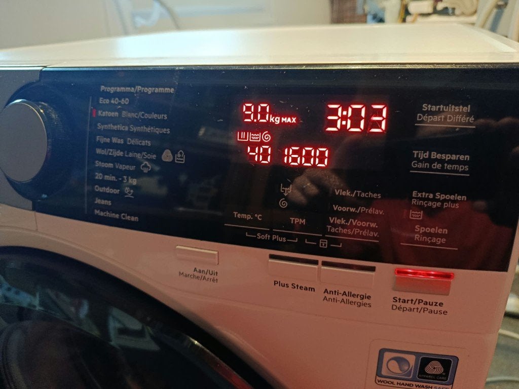 Lave linge AEG 9KG/1600Trmin (L7FSE96B), 8 à 10 kg, Enlèvement, Comme neuf, 85 à 90 cm