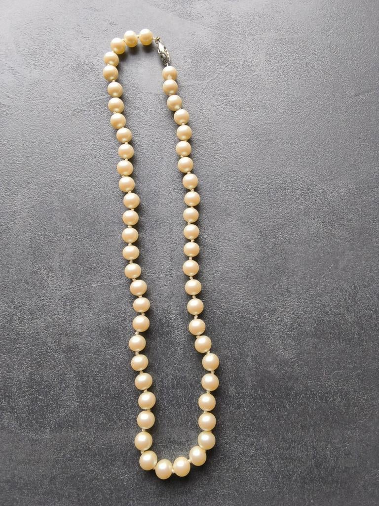 1 collier ancien en perles, Enlèvement