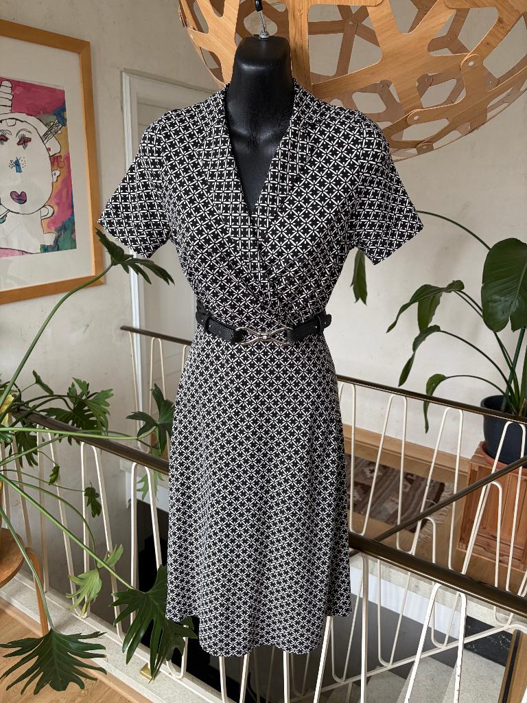Elegant zwart / wit geruit jurkje van King Louie, maatje XS, Kleding | Dames, Zwart, Ophalen of Verzenden, Knielengte, King Louie