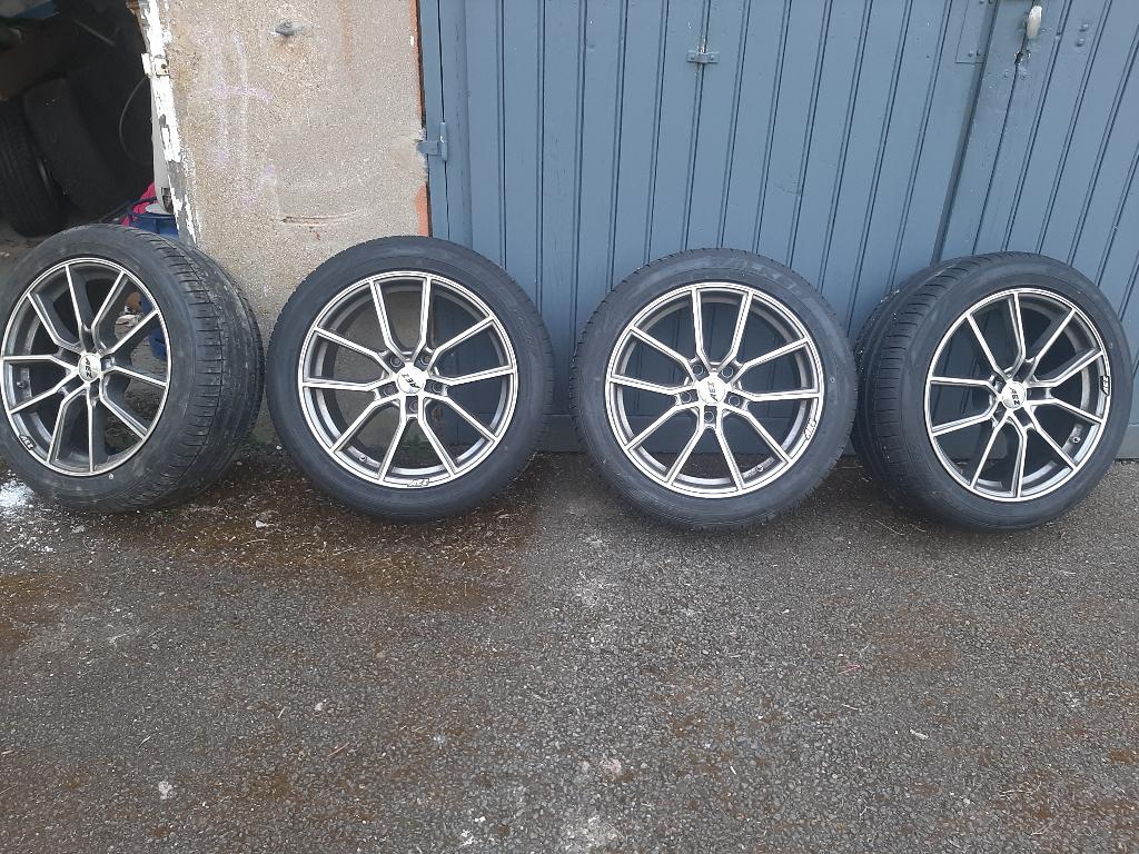 Jantes alu + pneus ete opel 8nsigna 245 45 18, 245 mm, Véhicule de tourisme, Pneus été, Enlèvement