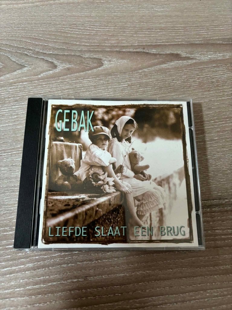 Gebak cd, liefde slaat een brug. Mag weg voor slechts 2 euro, Ophalen of Verzenden, Zo goed als nieuw, Overige genres