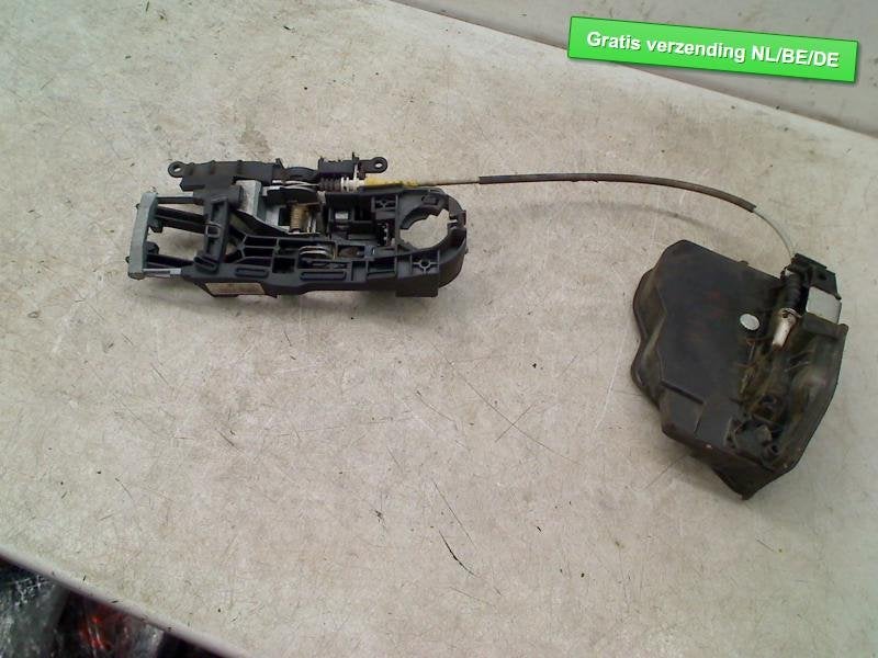 SERRURE DE PORTE ARRIÈRE DROITE BMW 5 serie Touring (F11), Utilisé, Petuelring 130
80809  München, DE, Arrière, BMW