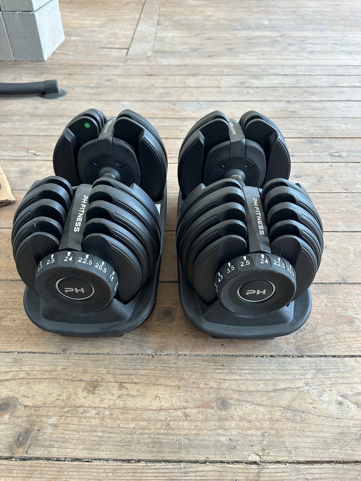 Verstelbare dumbbells (24kg) + bankje + pull up rack, Sport en Fitness, Fitnessmaterialen, Ophalen, Zo goed als nieuw, Fitnessbank