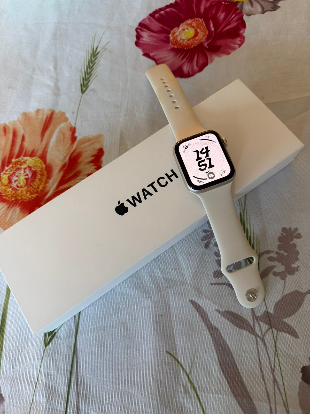 Apple watch serie SE 2025 44 mm starlight, Handtassen en Accessoires, Smartwatches, Zo goed als nieuw, Conditie, Ophalen