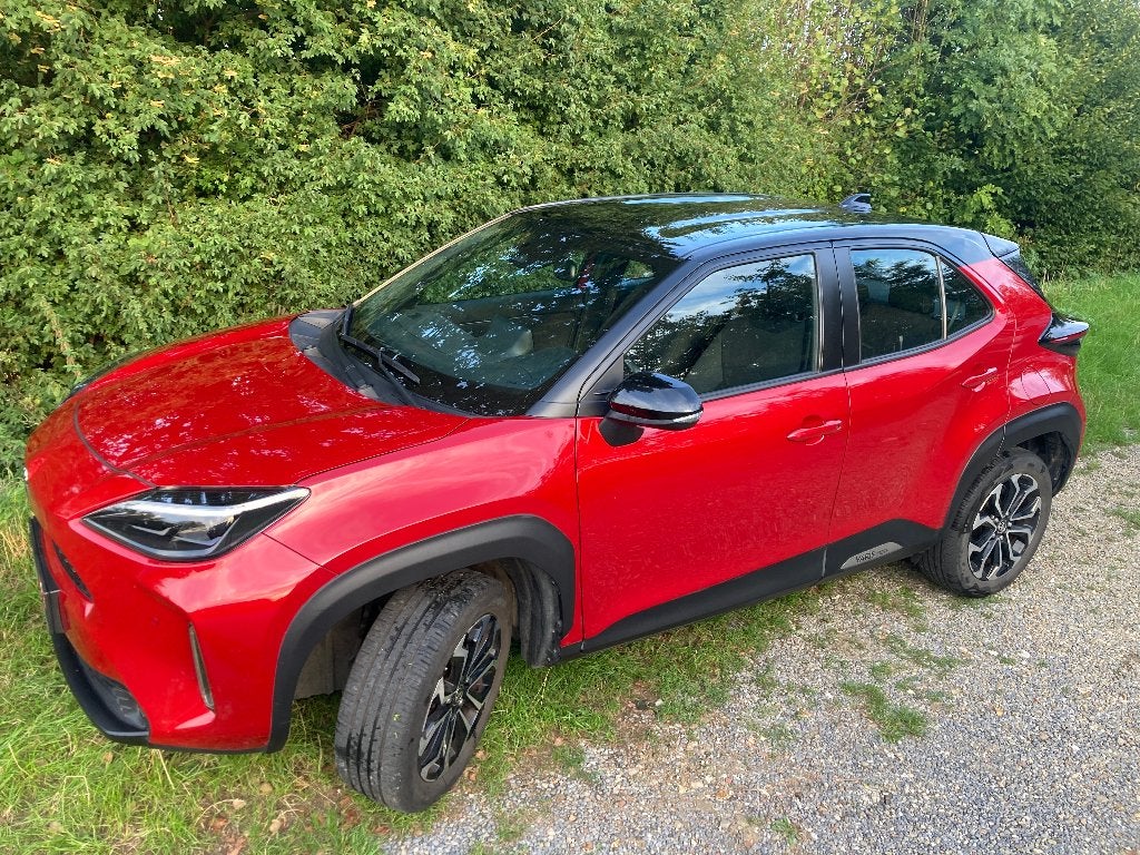 YARIS CROSS SUV 2023 rouge et noire, Autos, Rouge, Achat, Carnet d'entretien, Particulier