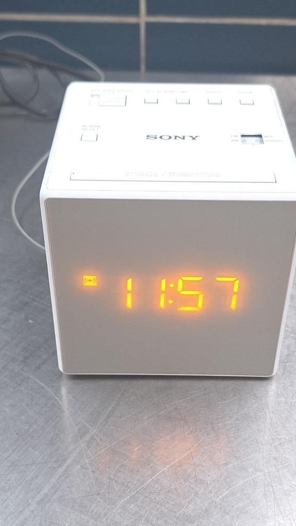 SONY ICF-C1 wekkerradio. Werkt - Onberispelijk, Ophalen of Verzenden, Radio