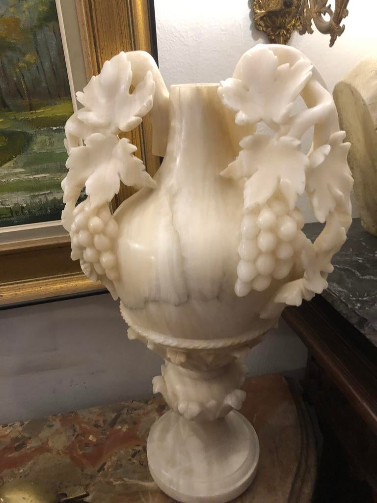 Vase en albâtre, Enlèvement