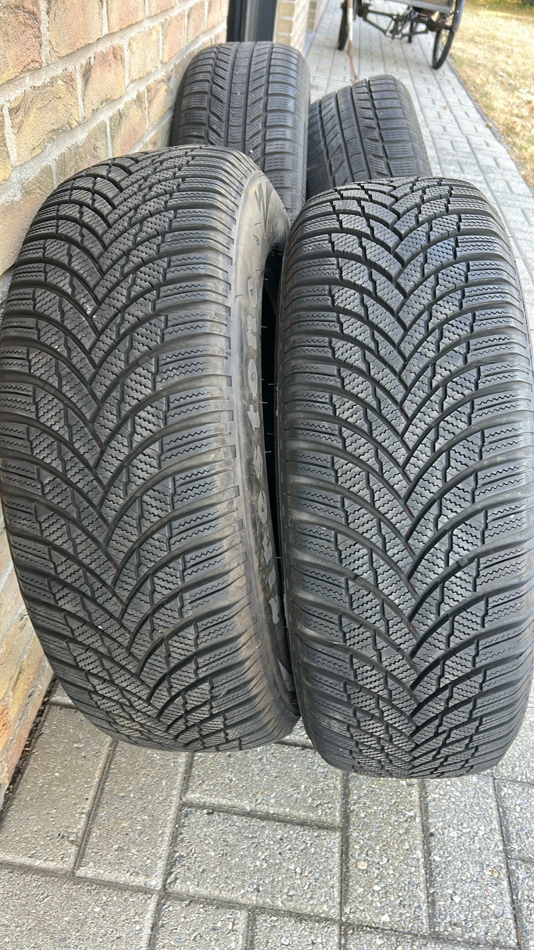 4 pneus d'hiver adaptés aux Audi Q5, BMW X5, etc., Autos : Pièces & Accessoires, Pneus & Jantes, Enlèvement, Pneus hiver