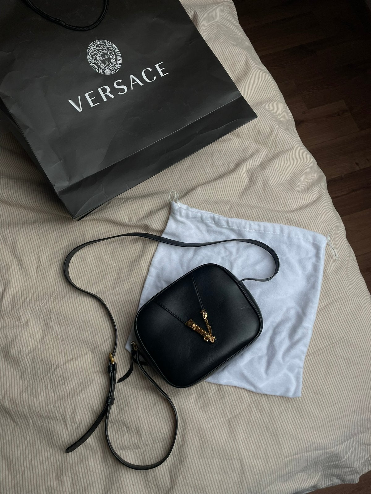 Sac à main Versace, Enlèvement ou Envoi, Comme neuf, Noir, Sac à main