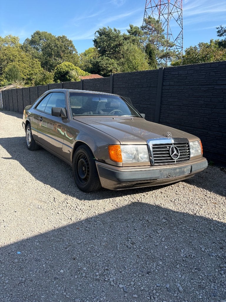 Mercedes w124 coupé 230ce 0493152143 uniquement appel, Auto's, 4 zetels, 2300 cc, Handgeschakeld, Grijs