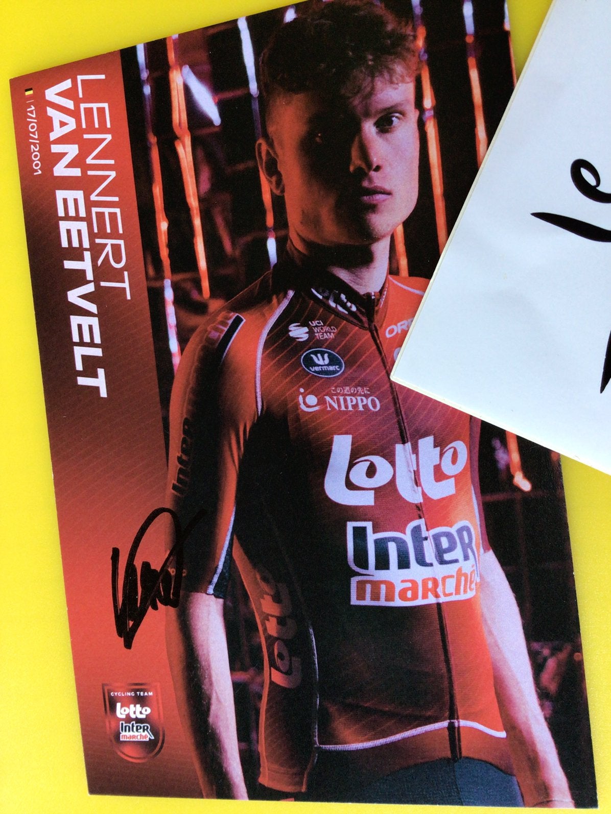 Wielerkaart 2026 team lotto lennert van eetvelt signe, Sports & Fitness, Cyclisme, Envoi