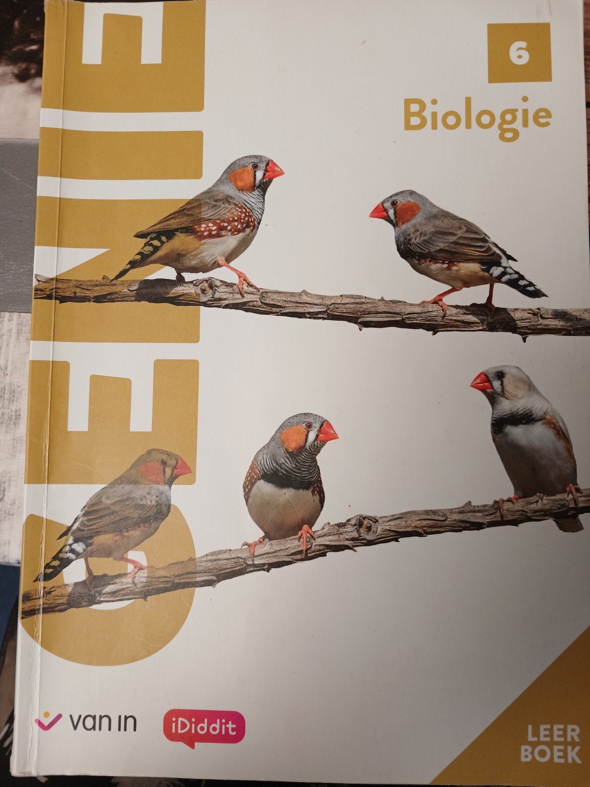 Genie Biologie 6, Enlèvement, Biologie