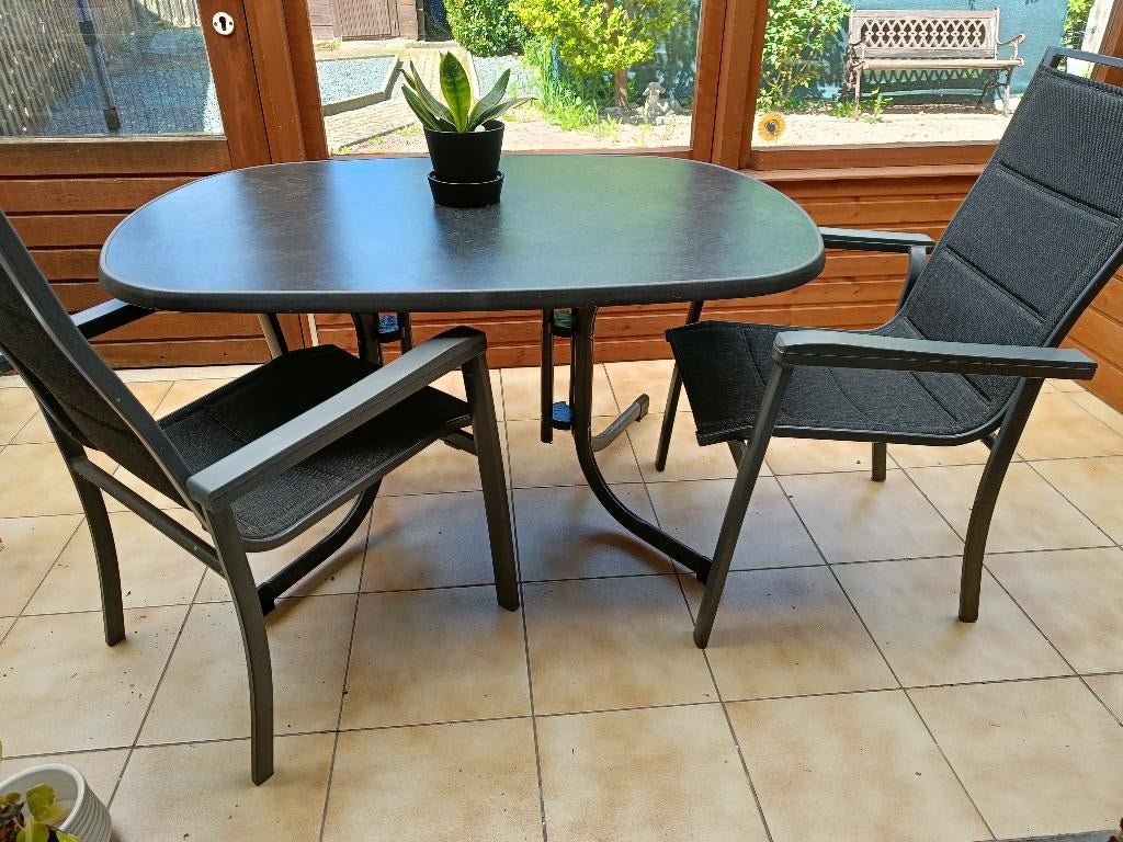 Tuintafel en stoelen, Ophalen, Zo goed als nieuw