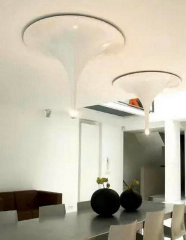Designlamp ‘Gum’ in wit van Dark – Uniek en stijlvol, Huis en Inrichting, Lampen | Vloerlampen, Zo goed als nieuw, Ophalen