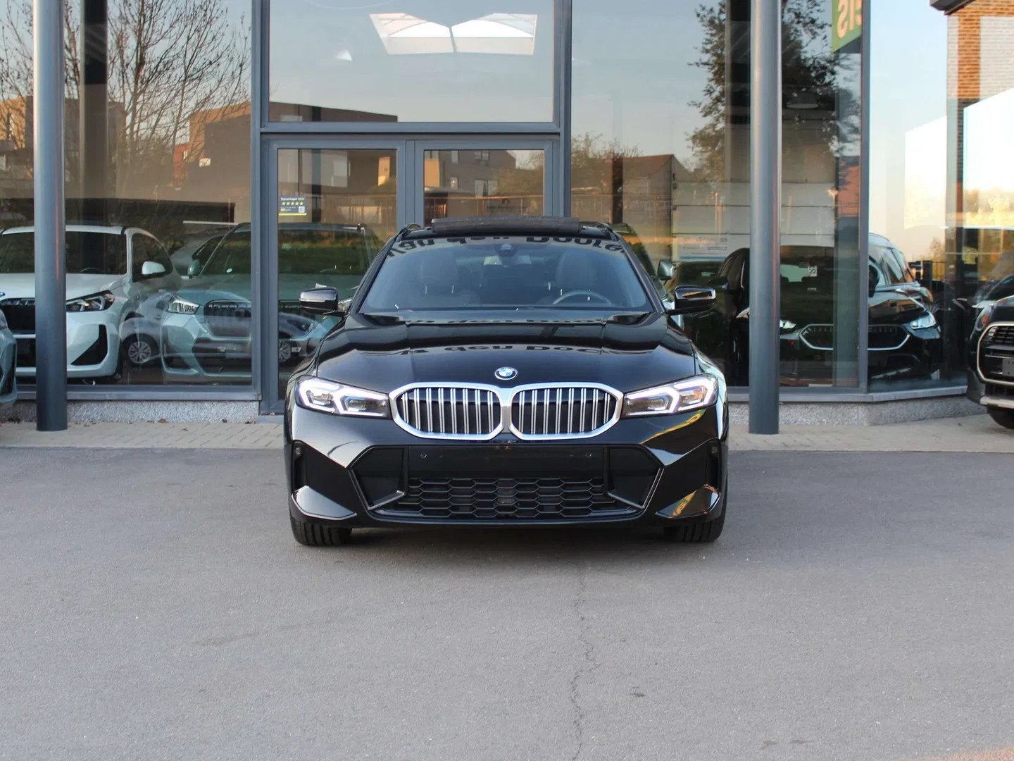 BMW 3 Serie 318 i Touring M Sport / PANO / HUD / CAM / BLIND, Auto's, Automaat, Gebruikt, Zwart, 4 cilinders