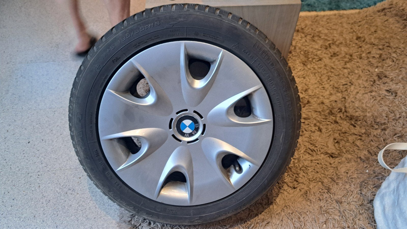 bmw  4 winterbanden met wieldeksel, Pneus hiver, Véhicule de tourisme, Enlèvement, Utilisé