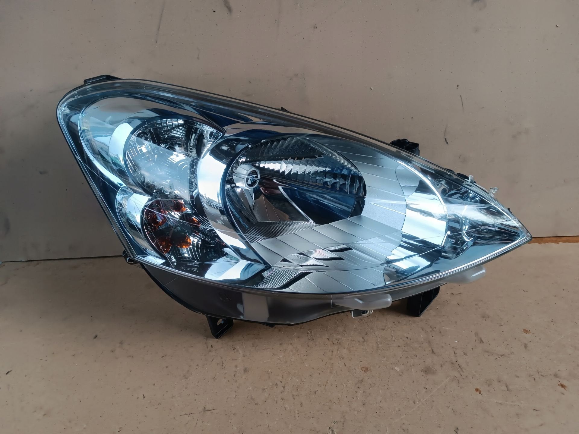 Peugeot Partner III Koplamp Rechts 89318005, Taurusavenue 1
2132 LS  Hoofddorp, NL, Gebruikt, Contact.group@renault.com, Stellantis N.V.