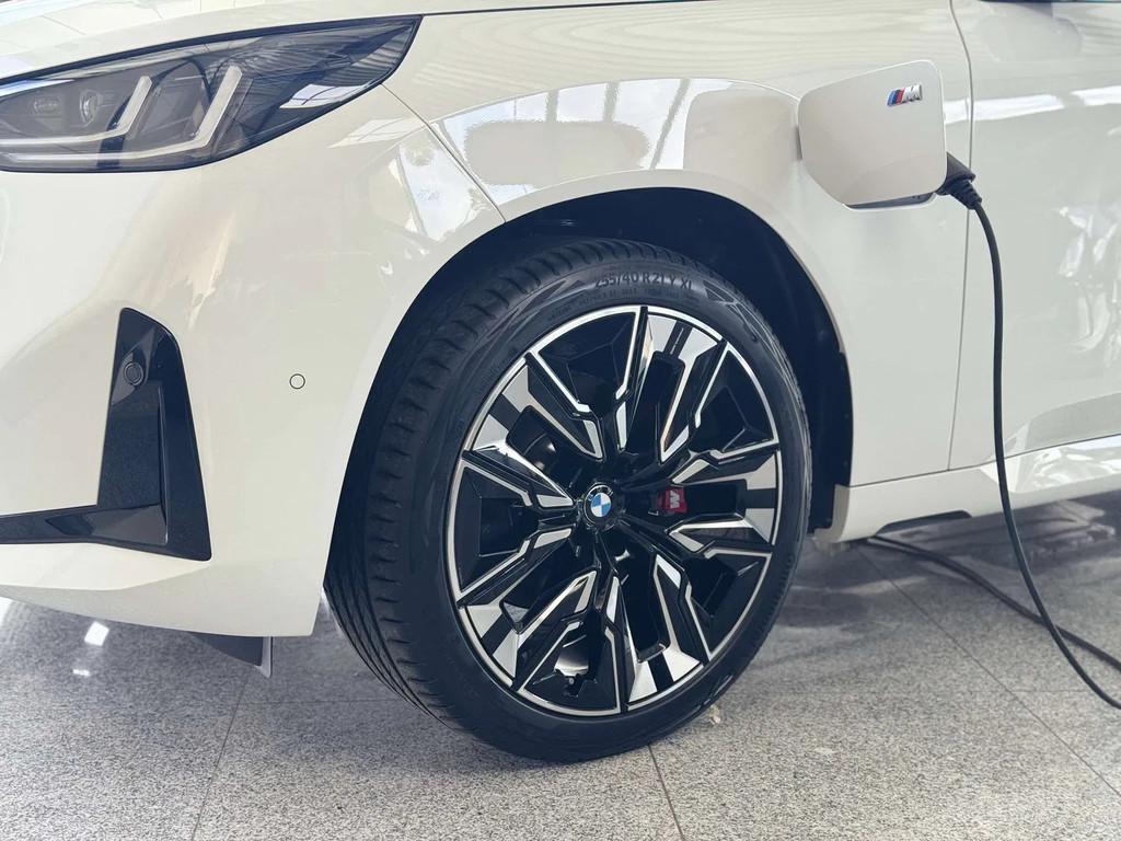 BMW X3 30e xDrive M Sport Pro / PANO / TRKHK / 360 / HUD, Automaat, Zwart, 4 cilinders, Wit
