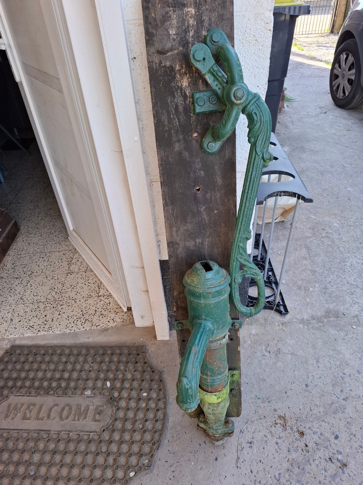 Ancienne pompe, Enlèvement