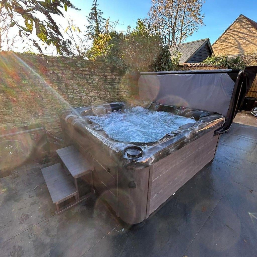 Neuf jacuzzi 5 pers  2 couchettes 200x200/Shiatsu/musique, Enlèvement, Couverture