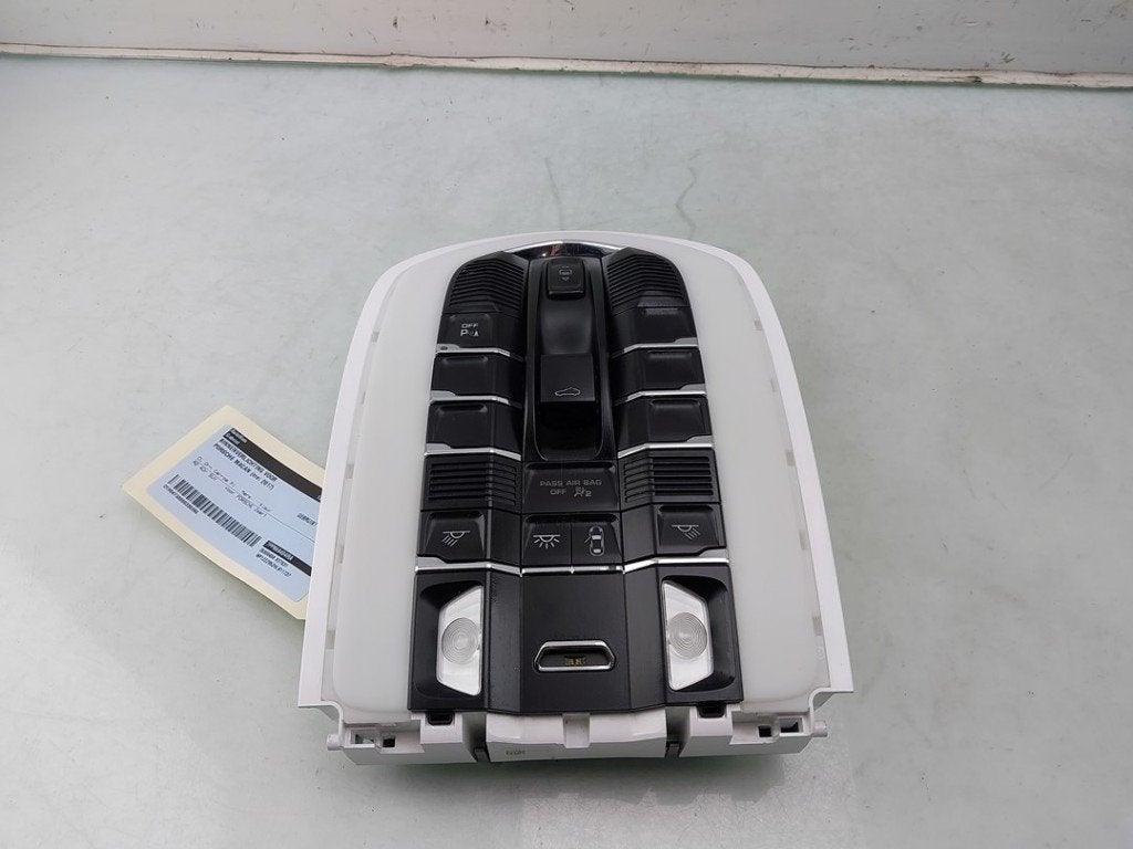 PLAFONNIER AVANT Porsche Macan (95B) (|95861394304|), Porsche Deutschland GmbH, Porscheplatz 1
70435  Stuttgart, DE, Porsche, Info@porsche.de