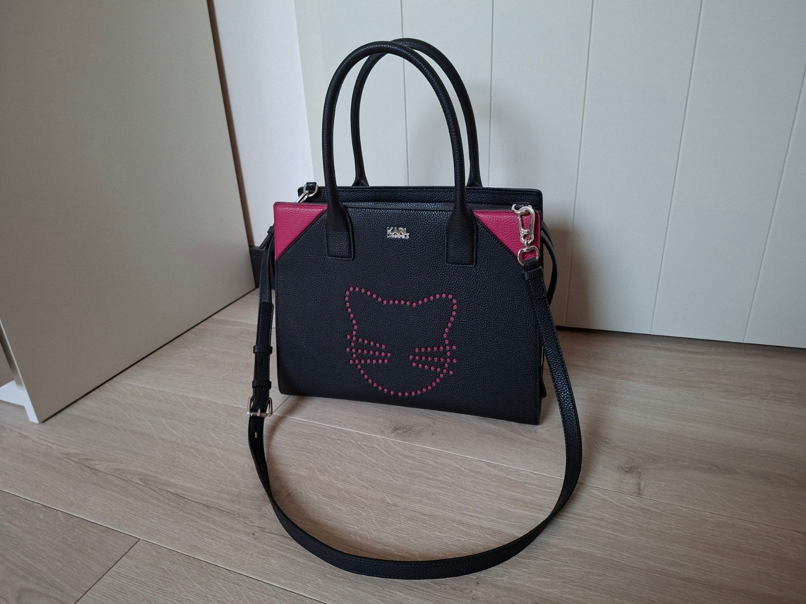 Karl Lagerfeld K/Stone Tote Handtas – Zwart/Roze (Choupette), Handtassen en Accessoires, Ophalen, Zo goed als nieuw, Zwart, Handtas