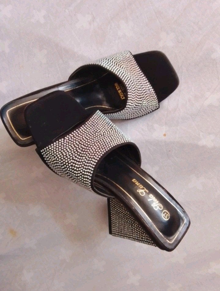 Pantoffels met hak maat 37, Kleding | Dames, Ophalen of Verzenden, Gedragen, Zwart