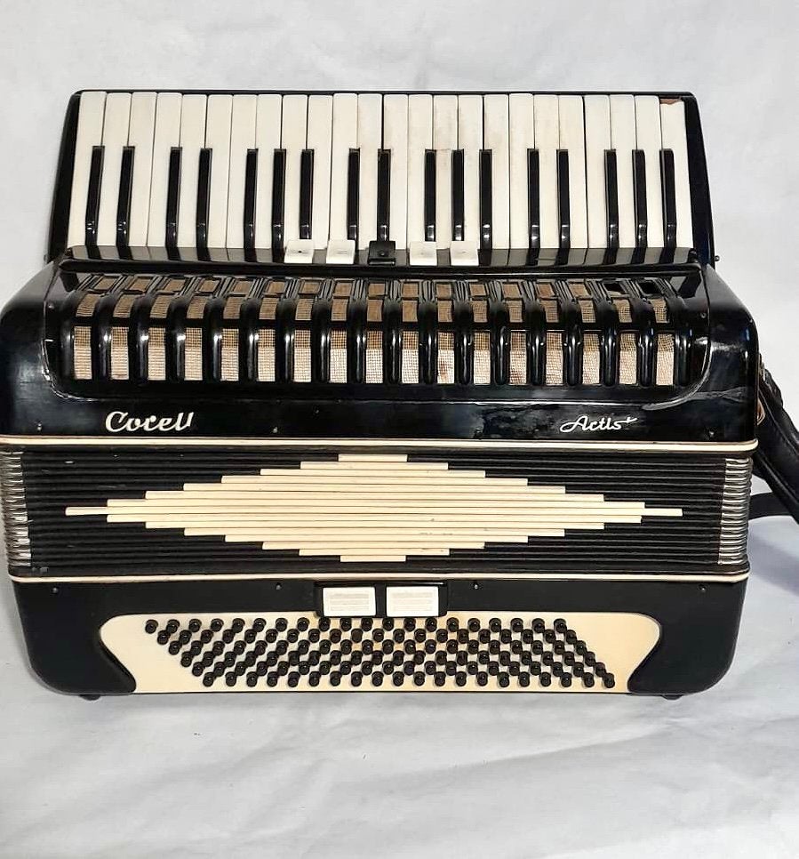 Corelli Artist accordeon 120 bas - opknapper, Musique & Instruments, Accordéons, Autres marques, Avec bretelles, Enlèvement, Utilisé