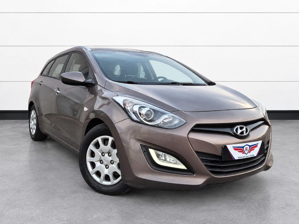 HYUNDAI I30 1.4 CRDi*SW*EXPORT-MARCHAND*CLIM*REG-VTS*ATTACHE, Autos, Euro 5, Achat, https://public.car-pass.be/vhr/11f145a1-5de9-4d1c-b850-7224320cbc32