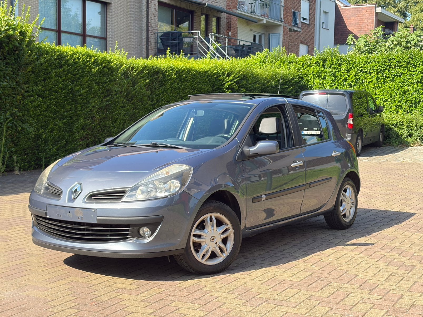 Renault Clio 3 1.2 TOIT OUVRANT, Autos, Renault, Cuir, Boîte manuelle, Entretenue par le concessionnaire, Noir
