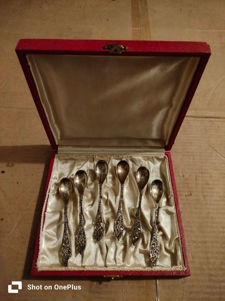 Utensils box, Ophalen