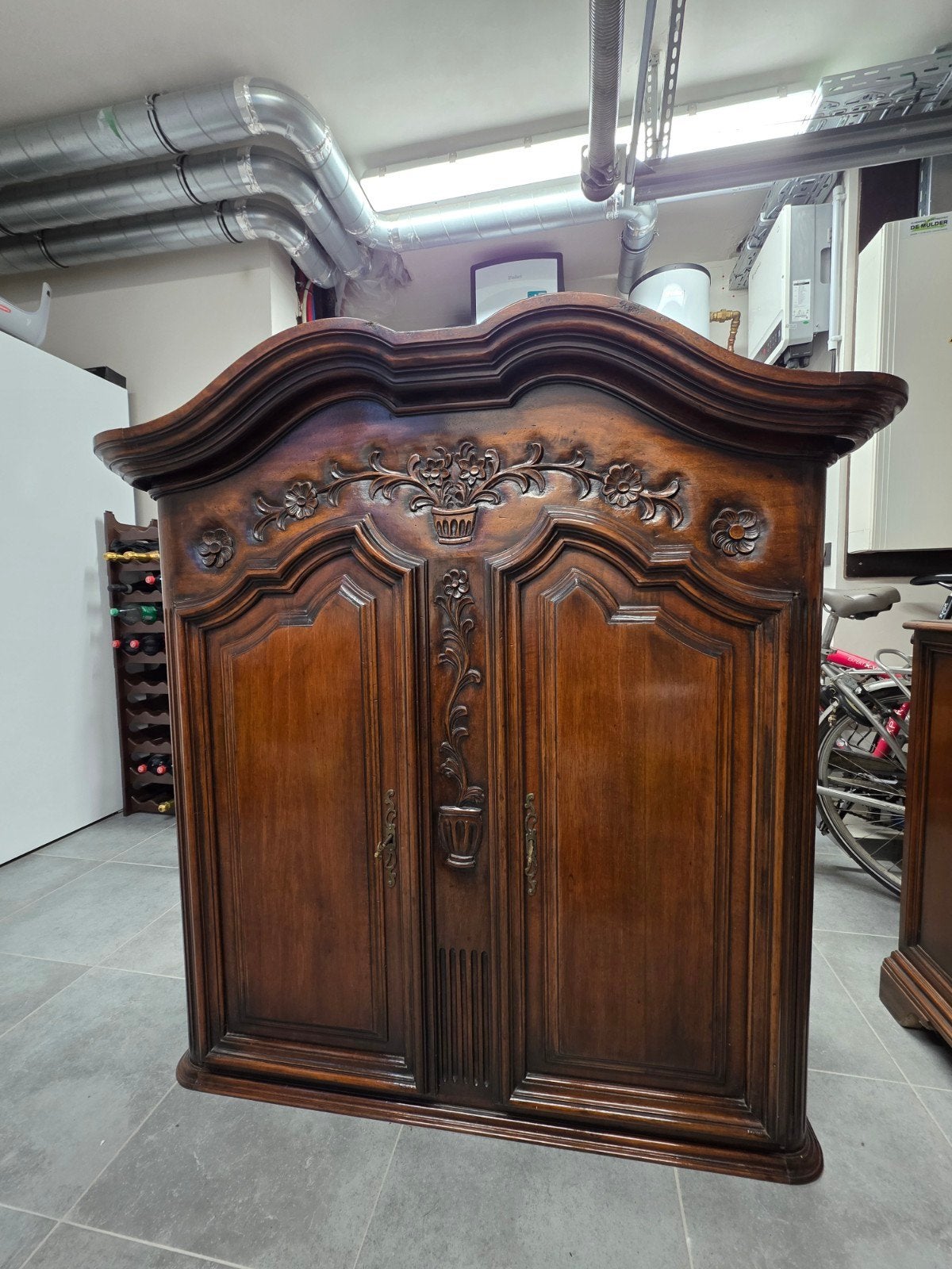 Tweedelig Dressoir in Massief Notelaar, Antiek en Kunst, Antiek | Meubels | Kasten, Ophalen