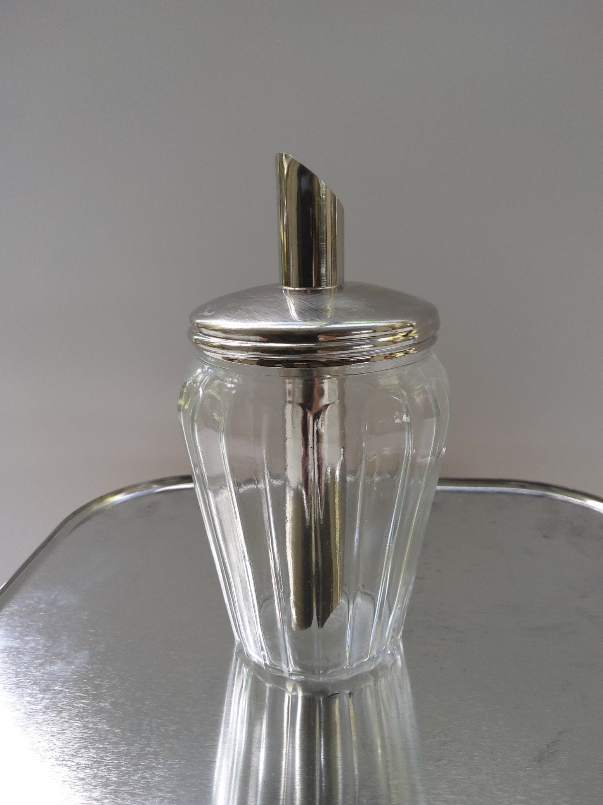 Vintage suikerstrooier " Helly " . Verzilverd deksel., Antiek en Kunst, Ophalen of Verzenden, Zilver
