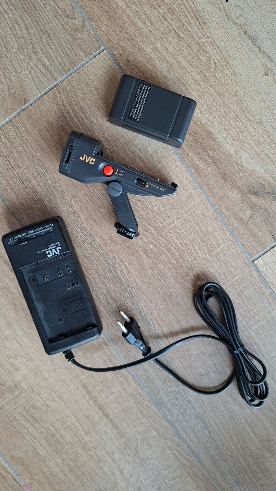 Accessoires pour caméras vidéo JVC : chargeur, lampe vidéo e, Enlèvement