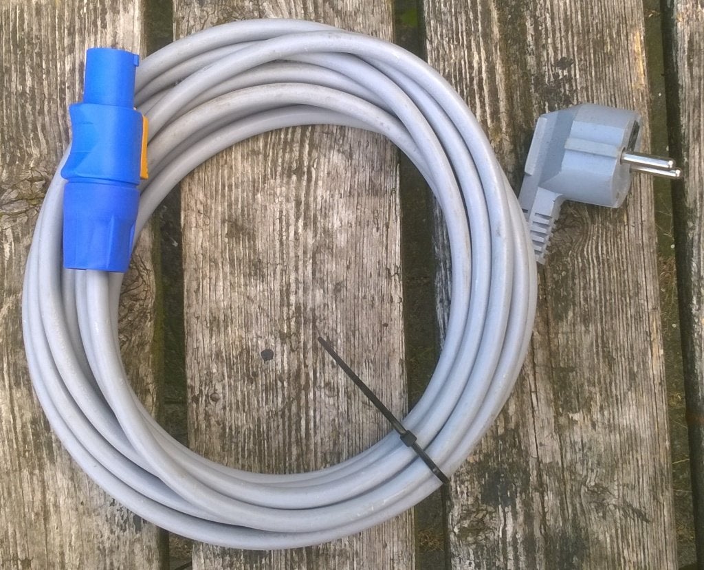 Spanningssnoer 5 meter, Powercon - Schuko, Muziek en Instrumenten, Kabels en Stekkers, Ophalen of Verzenden, Zo goed als nieuw