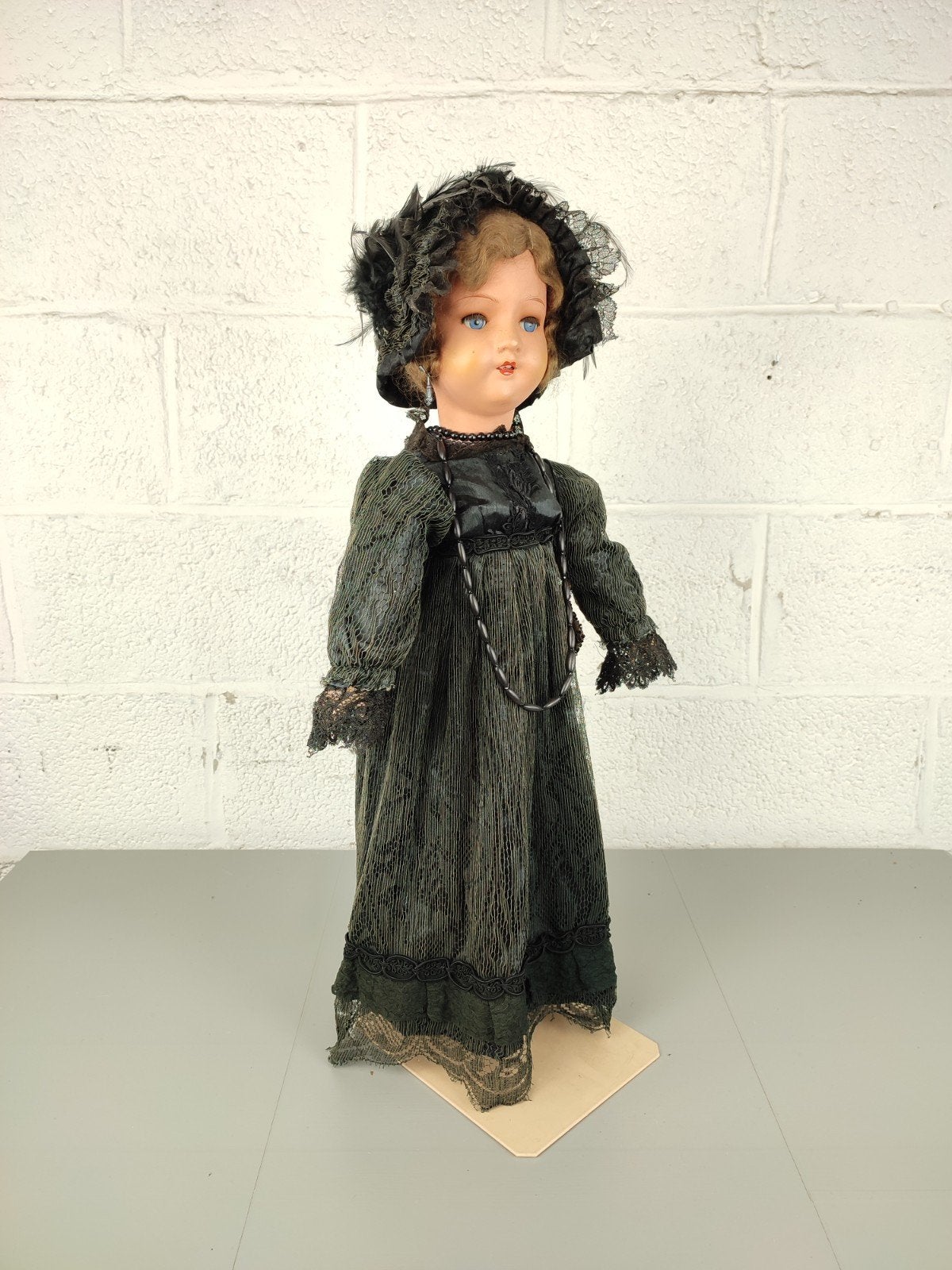 papier-mache pop met Victoriaanse kledij, Verzamelen, Poppen, ., Ophalen of Verzenden, ., Pop