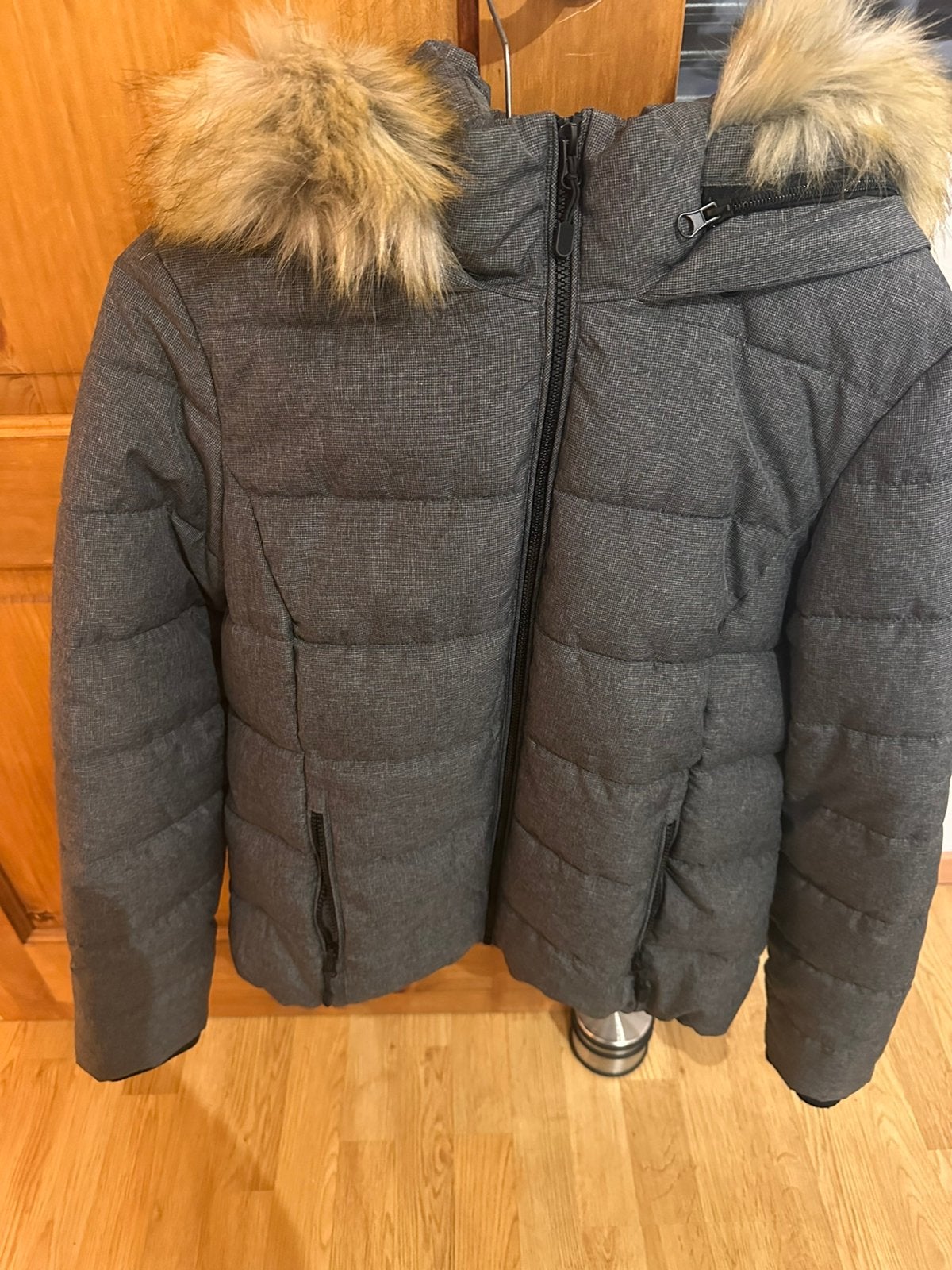 Doudoune grise FB Sister avec capuche fourrure, Vêtements | Femmes, Enlèvement ou Envoi, Comme neuf