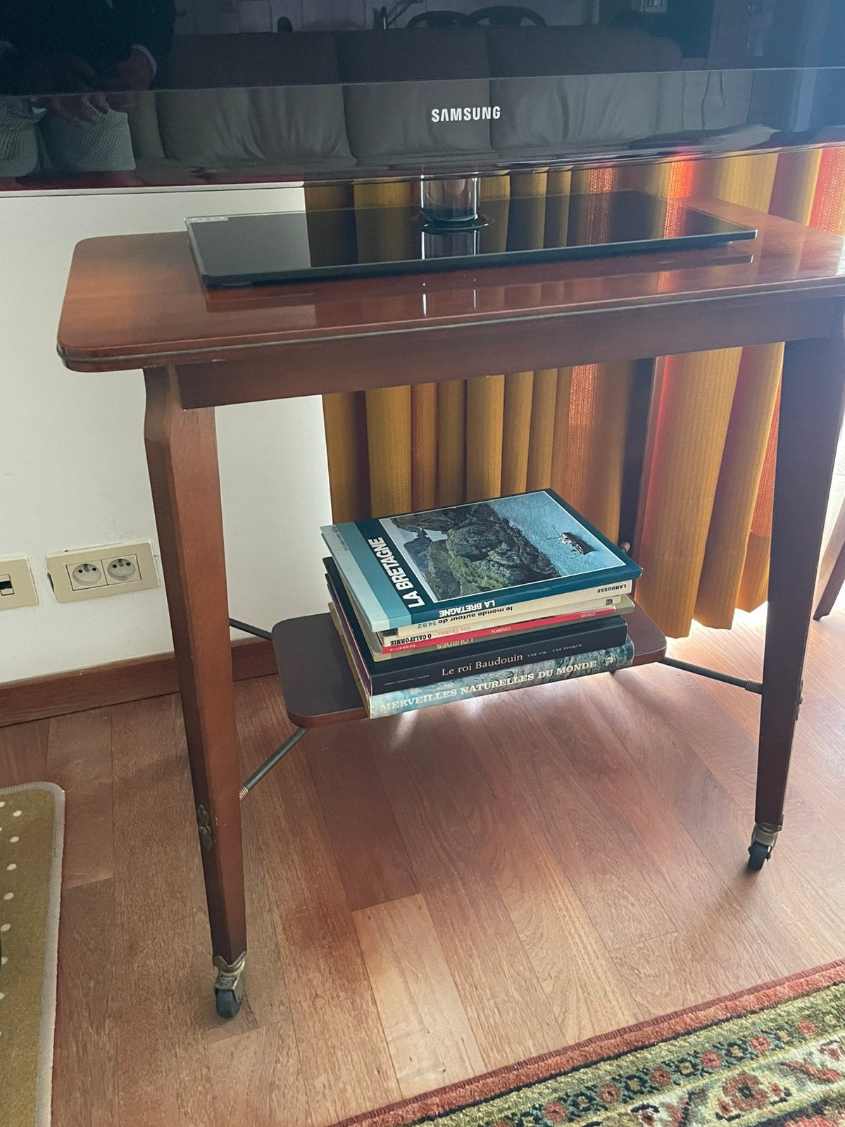 Vintage TV tafeltje, Ophalen, Zo goed als nieuw