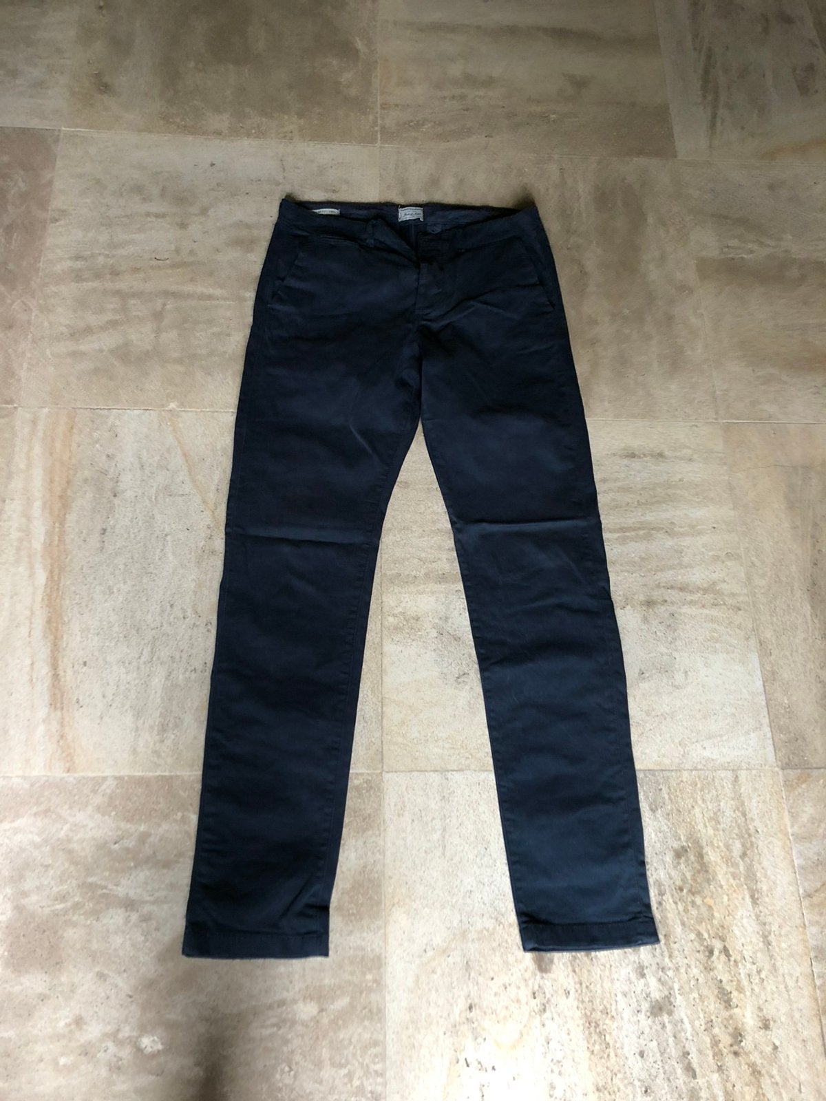 Blauwe broek Jack&Jones smal in nieuwe staat, Kleding | Heren, Broeken en Pantalons, Ophalen, Zo goed als nieuw, Maat 46 (S) of kleiner