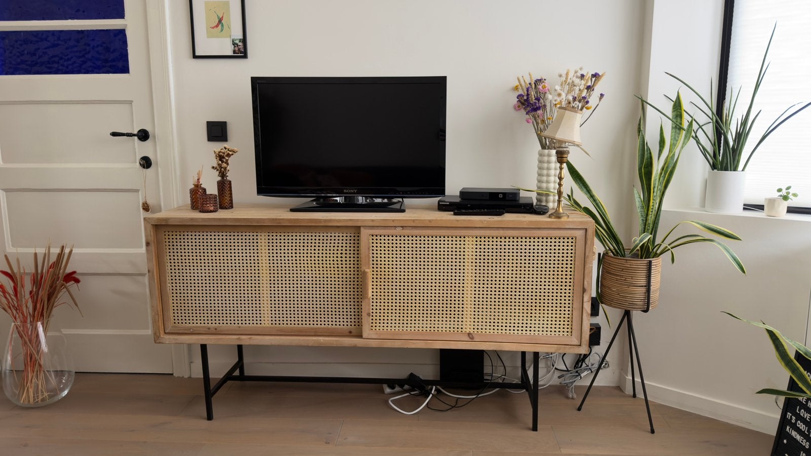Tv meubel/ dressoir rotan deuren, Ophalen, 150 tot 200 cm, Zo goed als nieuw, Minder dan 100 cm