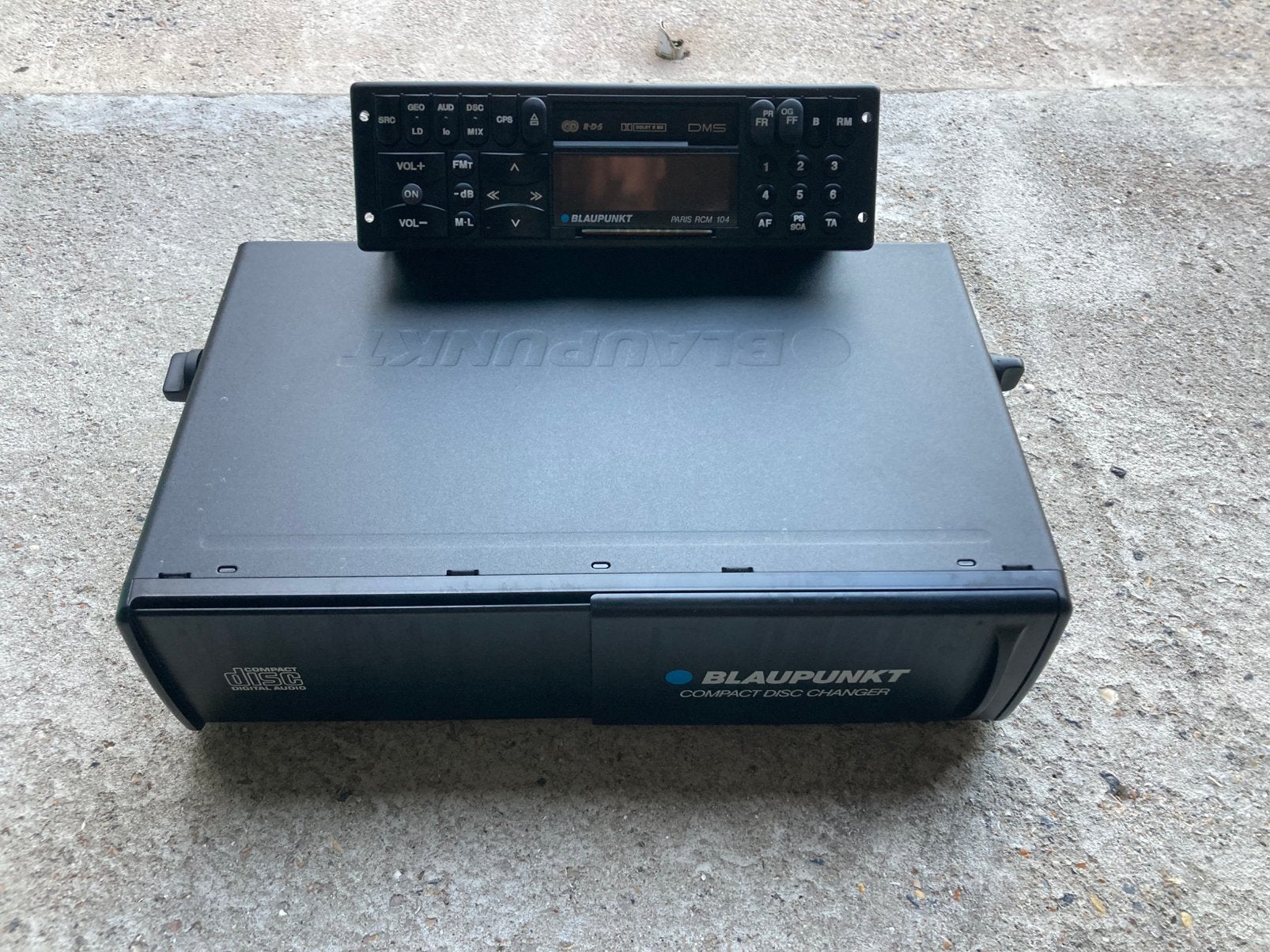Autoradio avec chargeur CD, Enlèvement, Comme neuf