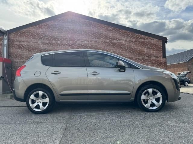 Peugeot 3008 1.6i "GARANTIE" cruise/clima/trekhaak/benzine!, Auto's, Voorwielaandrijving, Euro 5, Zwart, 4 cilinders
