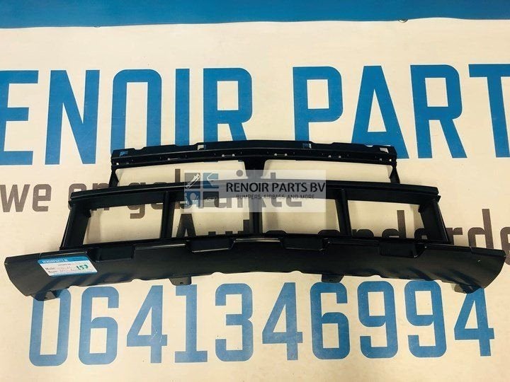 W176 FL AMG MIDDENROOSTER Bumper MERCEDES A Klasse A17688526, -, Utilisé, -, -