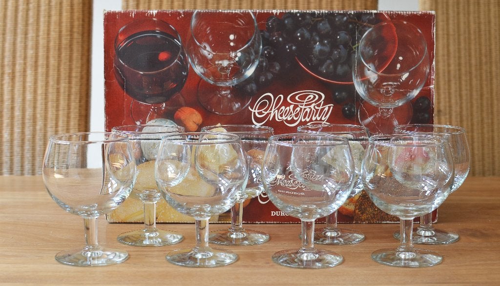 SET VAN 2 x 4 ONGEBRUIKTE DUROBOR CHEESEPARTY WIJNGLAZEN, Huis en Inrichting, Ophalen, Glas of Glazen