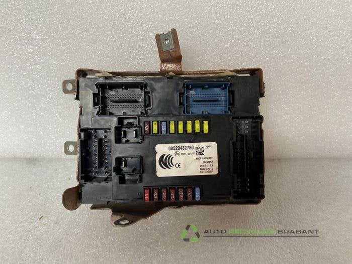 Boîte à fusibles d'un Jeep Renegade, Jeep, -, 3 mois de garantie, Utilisé