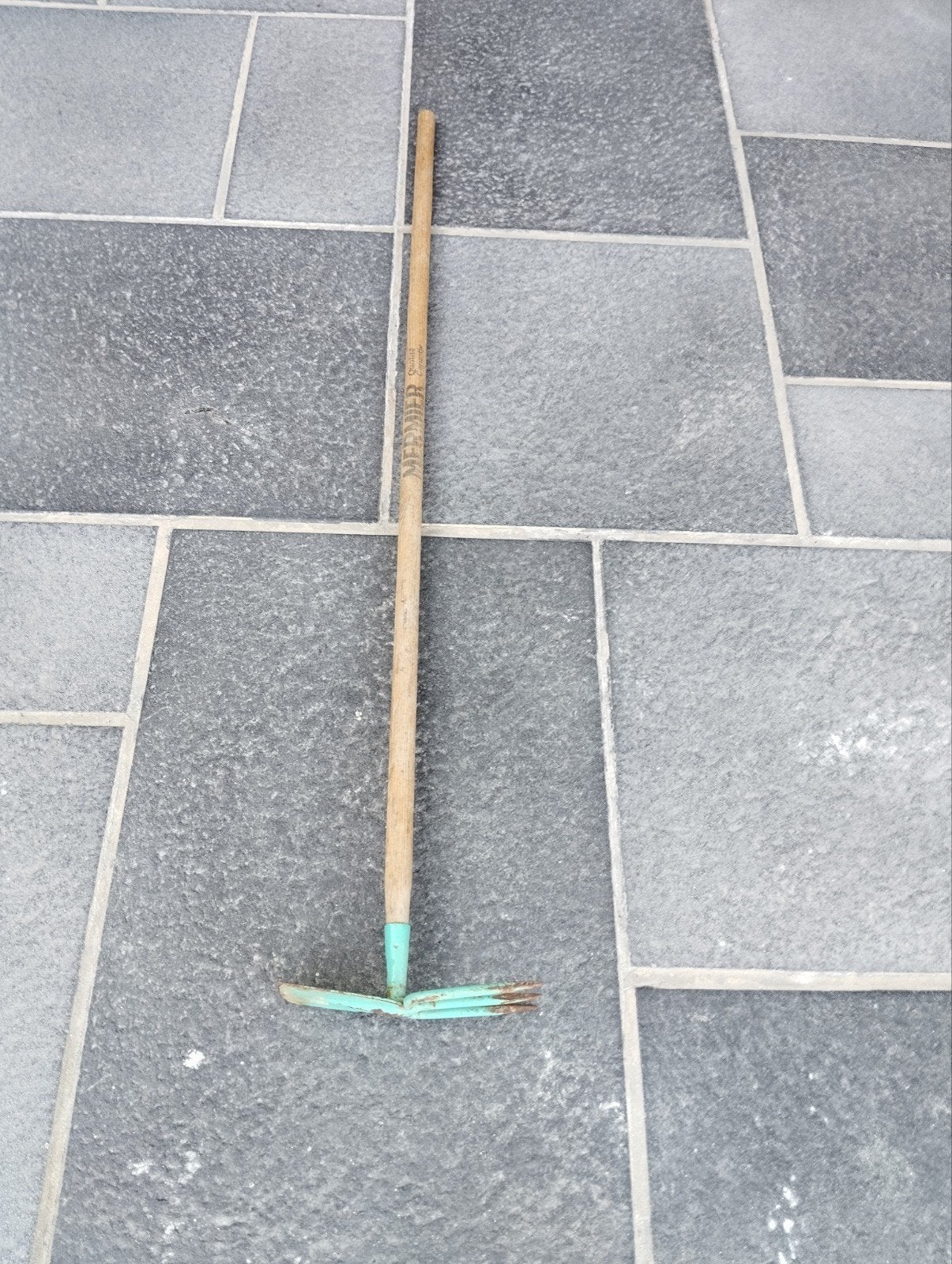 Hark met lange steel tuingereedschap, Ophalen, Hark