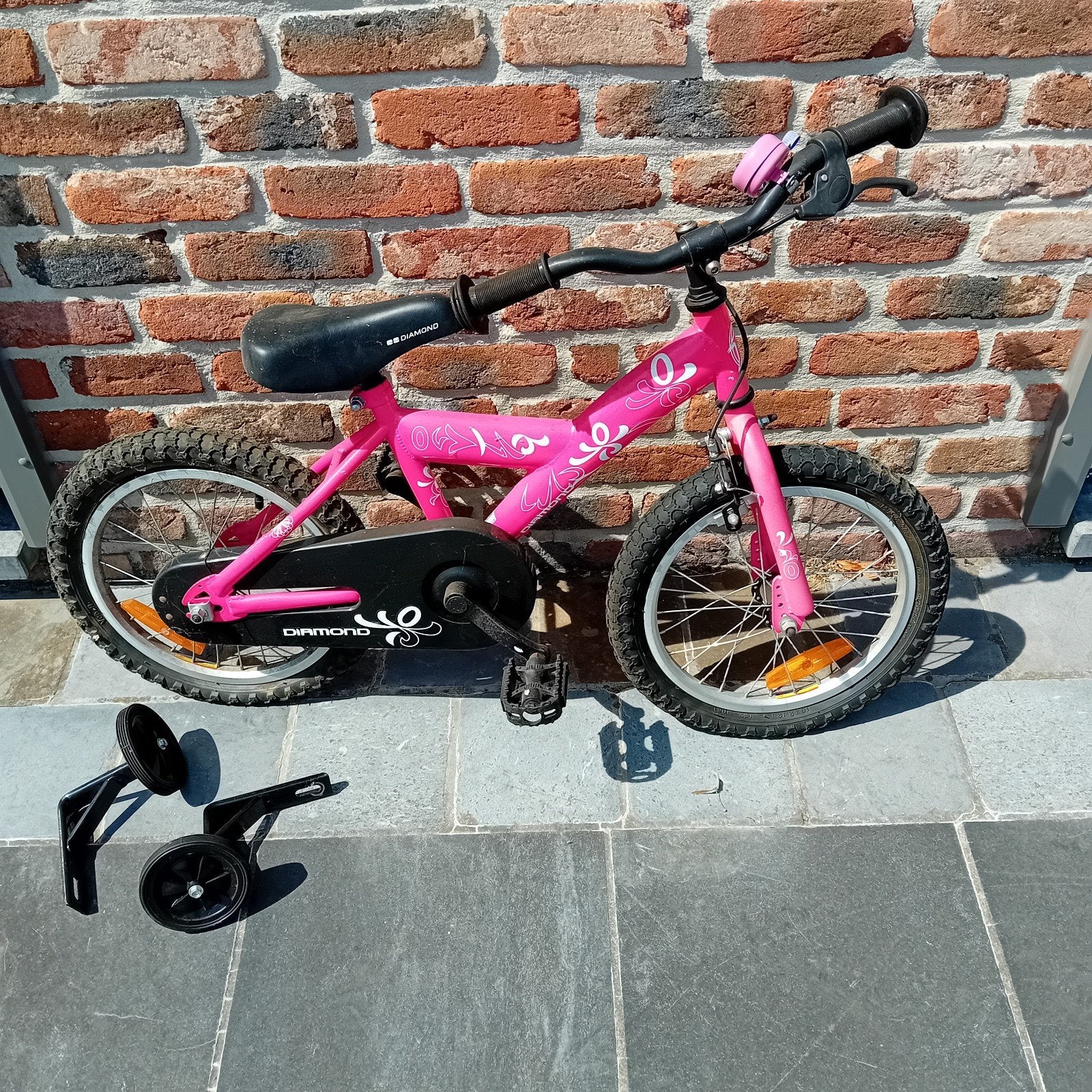 vélo Diamont 16 pouces rose + stabilisateurs, Enlèvement, 16 pouces